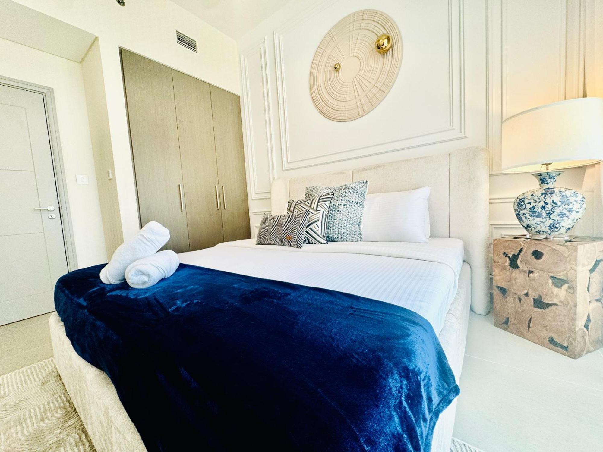 Apartment Venduras Homes - Tower, Downtown Dubai, Burj Views *