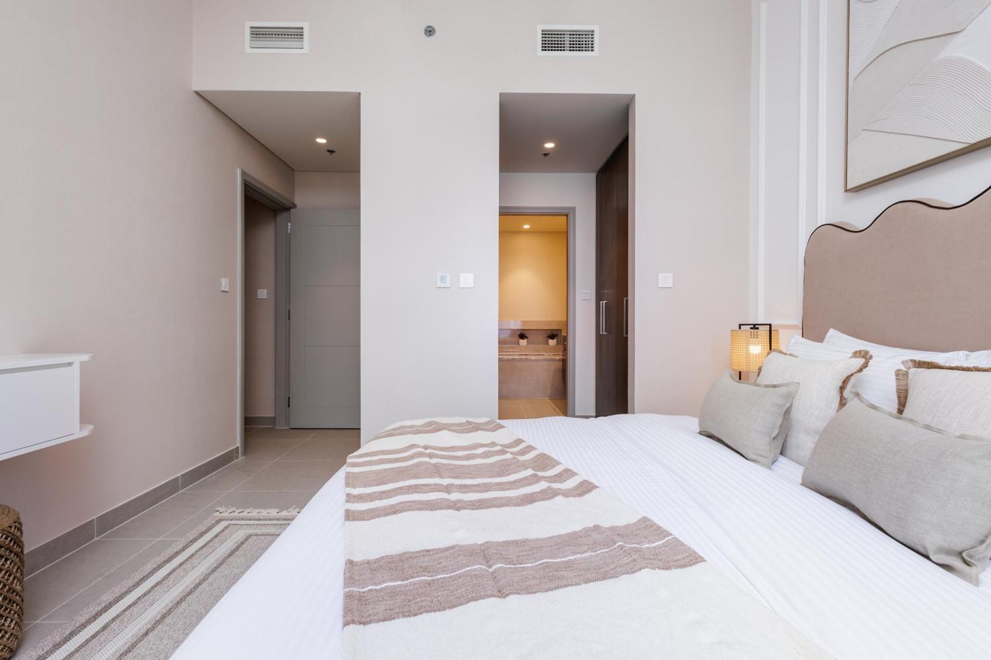 Venduras Homes - Tower, Downtown Dubai, Burj Views Apartment *